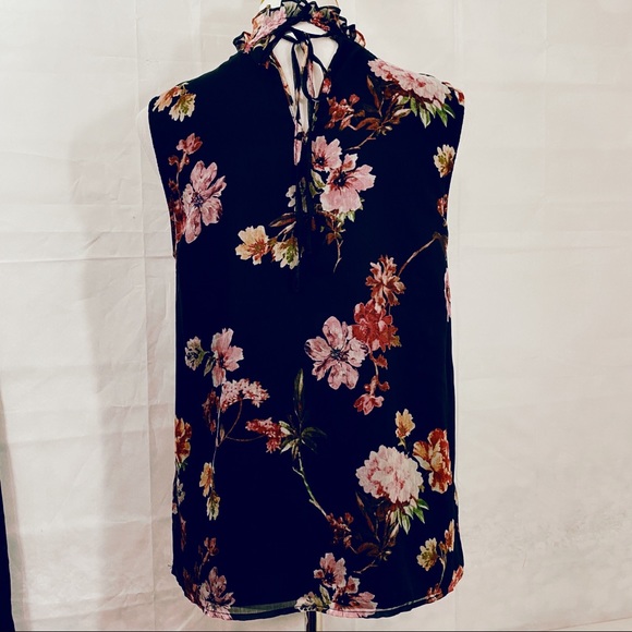 Vince Camuto Sleeveless Floral Top - Picture 3 of 6